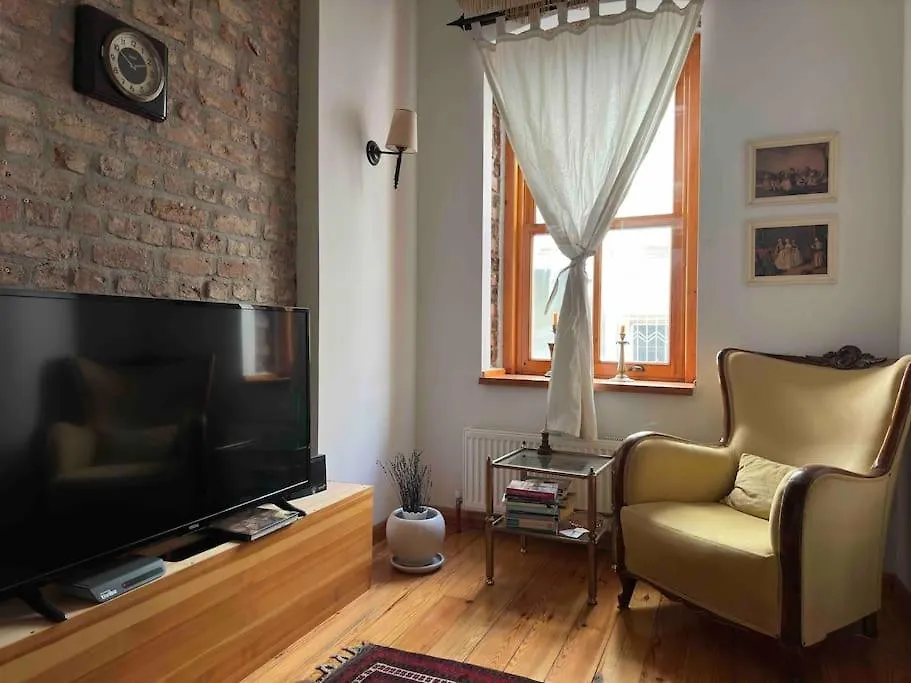 2Br, 2Ba, 2Nd Floor Of Historical Building, Galata Apartamento Istambul