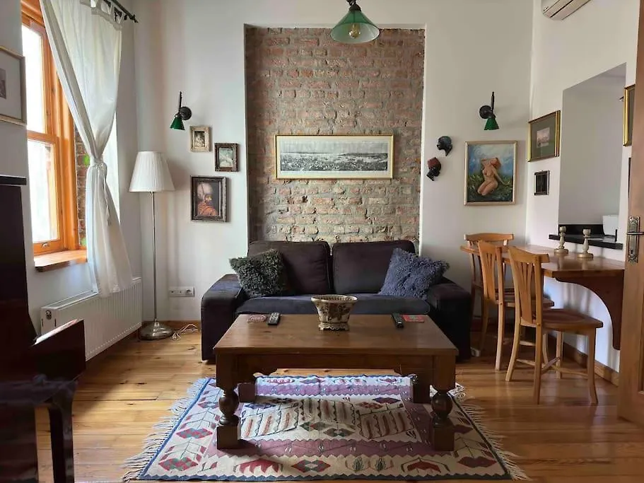 2Br, 2Ba, 2Nd Floor Of Historical Building, Galata location